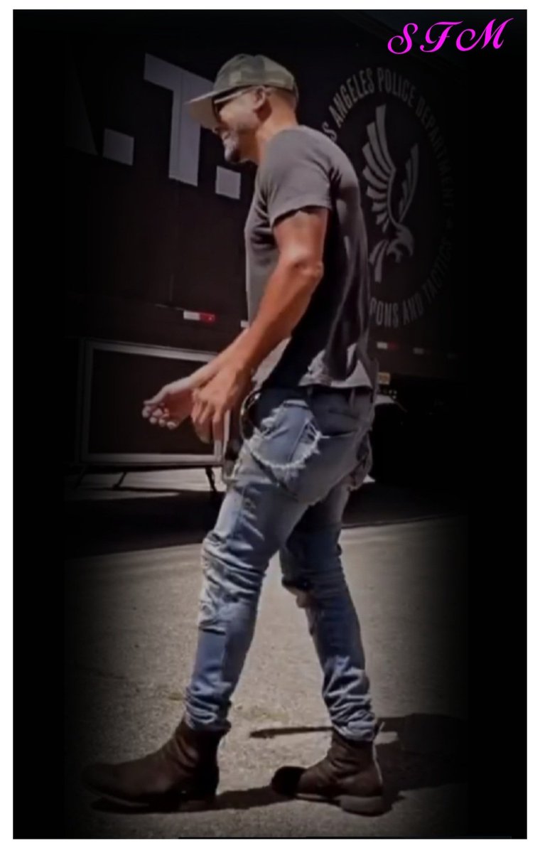 gladysivory3's tweet photo. Have a great weekend everyone ๐ฆ๐ต #SFM #Shemarfmoore #Journeyofadreamer #HONDO #Swatcbs #rollSWAT #Season5 #SWAT #SwatSquad #TeamSwat #HappySaturday ๐ฆ๐ต https://t.co/jXctYg2Lkh