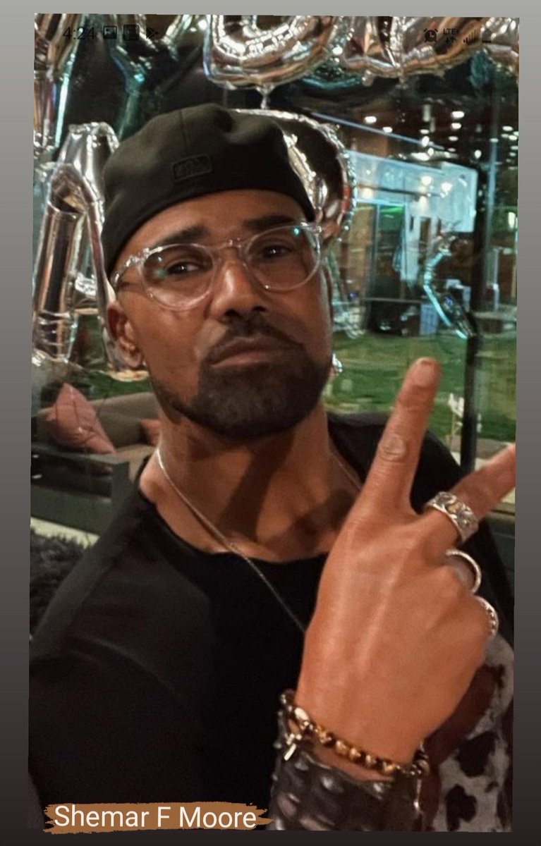 gladysivory3's tweet photo. Have a great weekend everyone ๐ฆ๐ต #SFM #Shemarfmoore #Journeyofadreamer #HONDO #Swatcbs #rollSWAT #Season5 #SWAT #SwatSquad #TeamSwat #HappySaturday ๐ฆ๐ต https://t.co/jXctYg2Lkh