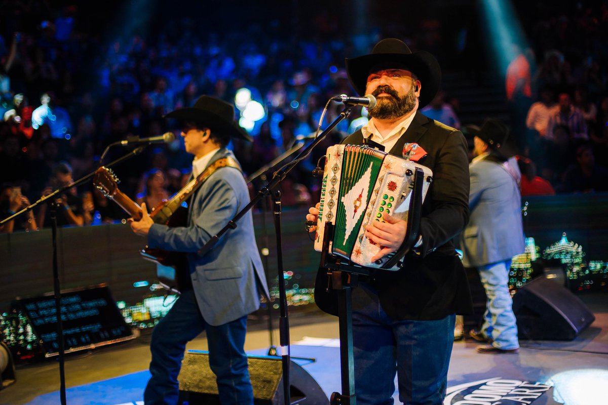 cinconotas's tweet photo. Al ritmo de los temas “Eso Duele”, “Robarte Un Beso” y “El Poder De Tus Manos”, GRUPO INTOCABLE inició la temporada 2022 del @domocaremty.
Intocable ofrecerá su segundo concierto el 23 de  abril, el 15 y 16 de julio, su tercera y cuarta fecha en el Domo Care.
Foto: Domo Care https://t.co/0njXLgX6wv