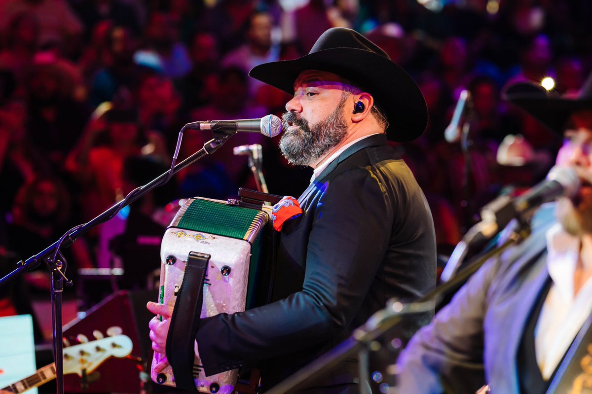 cinconotas's tweet photo. Al ritmo de los temas “Eso Duele”, “Robarte Un Beso” y “El Poder De Tus Manos”, GRUPO INTOCABLE inició la temporada 2022 del @domocaremty.
Intocable ofrecerá su segundo concierto el 23 de  abril, el 15 y 16 de julio, su tercera y cuarta fecha en el Domo Care.
Foto: Domo Care https://t.co/0njXLgX6wv