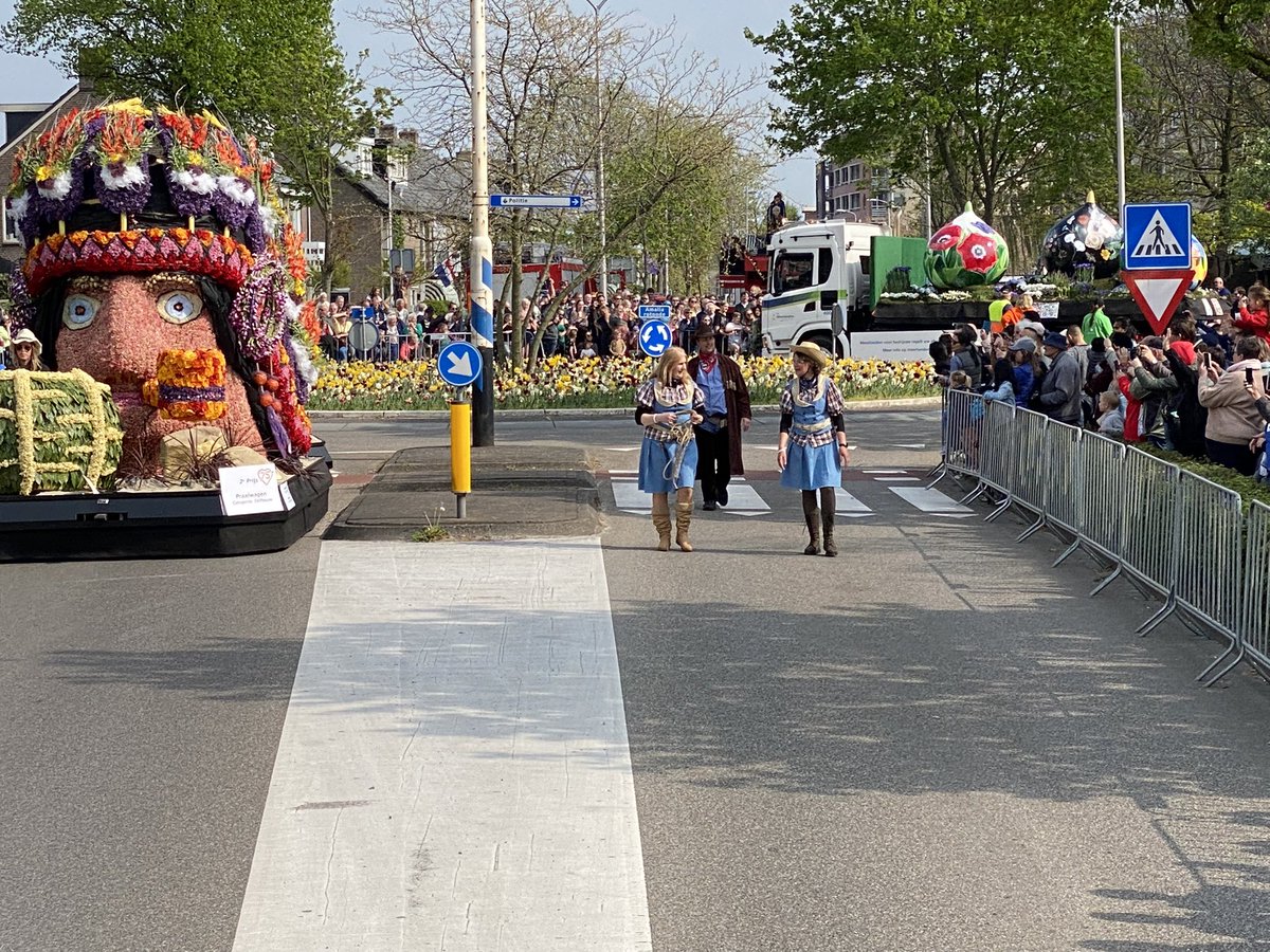 Lisse was amazing! We are on our way to Hillegom.