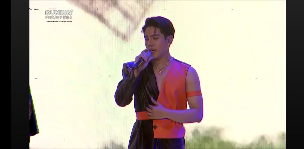 Steyberry's tweet photo. "Gusto ng A'TIN yung totoo ka sa sarili mo."
~Stellvester 2022

@stellajero_

SB19 LIVE IN ARANETA
@SB19Official #SB19 
#DunkinPHSB19Concert https://t.co/OeGwBQ11BM