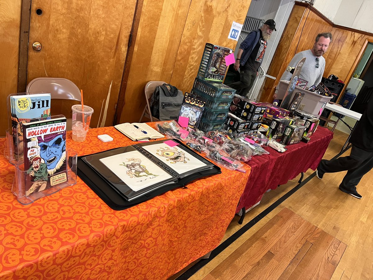 Cheese_Ho12's tweet image. At the Geek Flea in Kearny, NJ today. Come check it out! 664 Kearny Ave. until 4pm #geekflea