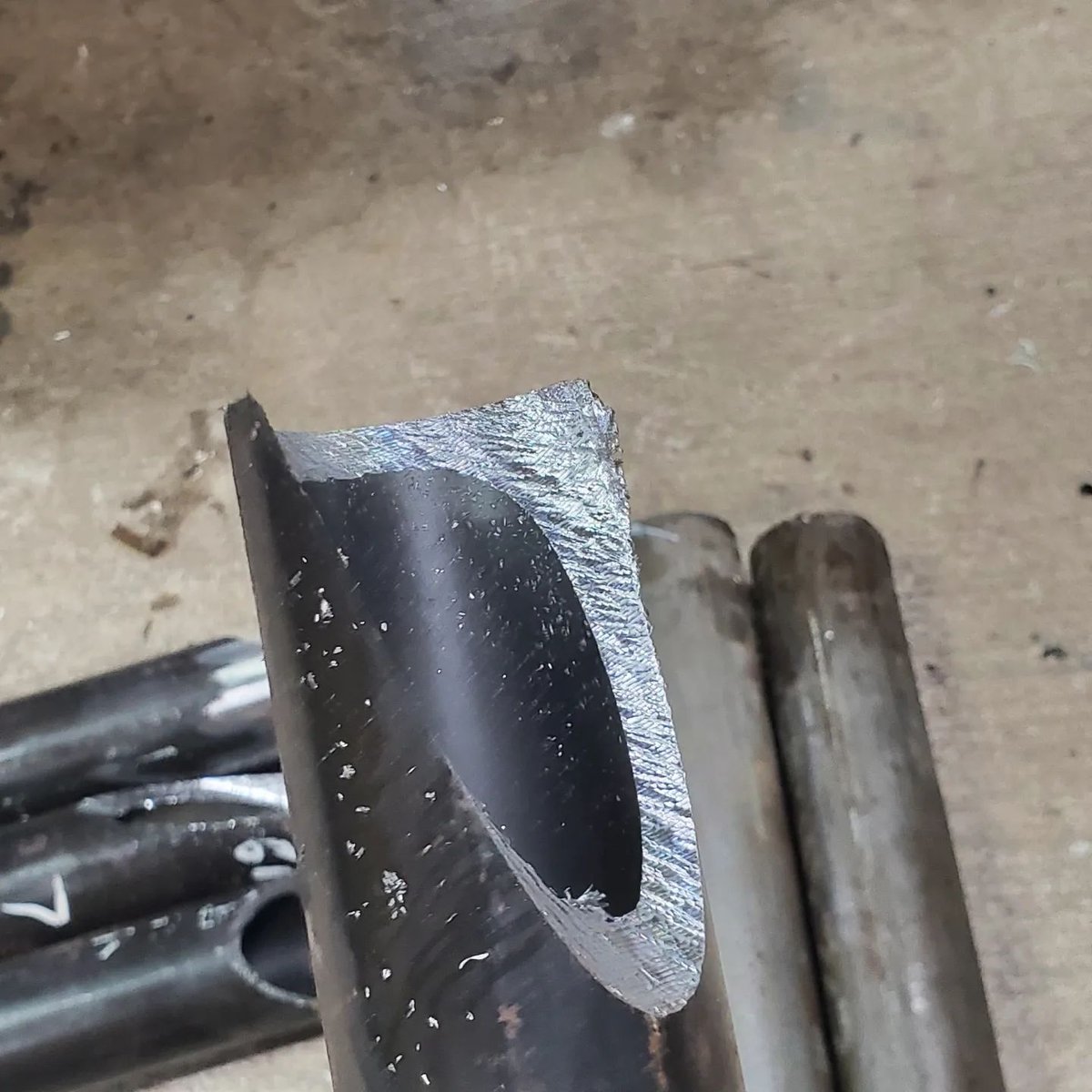 mittler_bros's tweet image. @jelly_customs_ sharing more examples of one of his #favoritetools and that no matter the material, it&apos;s notching like butter!

#repost @jelly_customs_