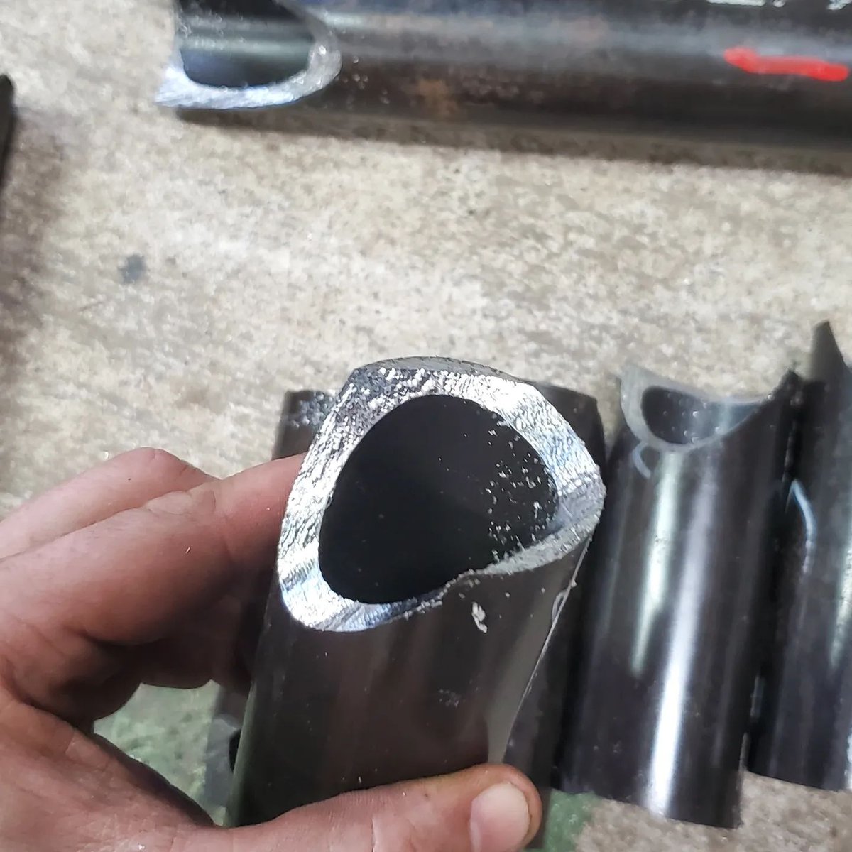 mittler_bros's tweet image. @jelly_customs_ sharing more examples of one of his #favoritetools and that no matter the material, it&apos;s notching like butter!

#repost @jelly_customs_