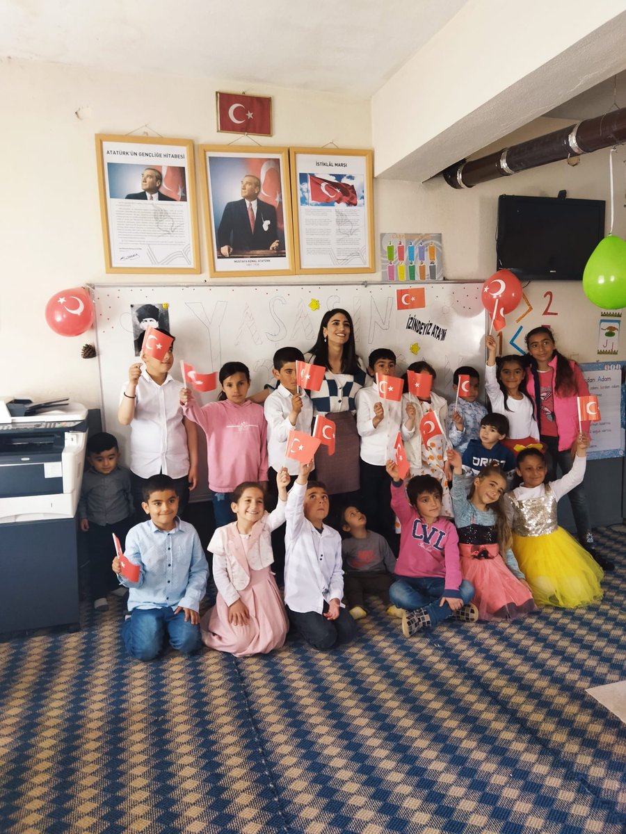 LcubukK's tweet photo. Okulumuzda yaptığımız 23 Nisan töreni çocuklarımız  ve velilerimizle birlikte coşkuyla kutlandı..🇹🇷🇹🇷🎉🎉
@bingolmem 
@yusuf_tokus 
@KarliovaMEM 
@Maliyldz12 
@Azizbingoll 
@emrahdemrbag23 https://t.co/jfuFaQKCTV
