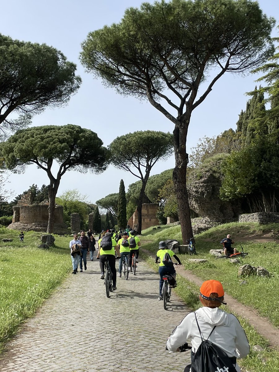 archeoappia's tweet photo. #Bike4fun @parcoappia #archeograb @GRAB_Roma @TouringClub #viappia #appiaantica https://t.co/BrXEpDdI2s
