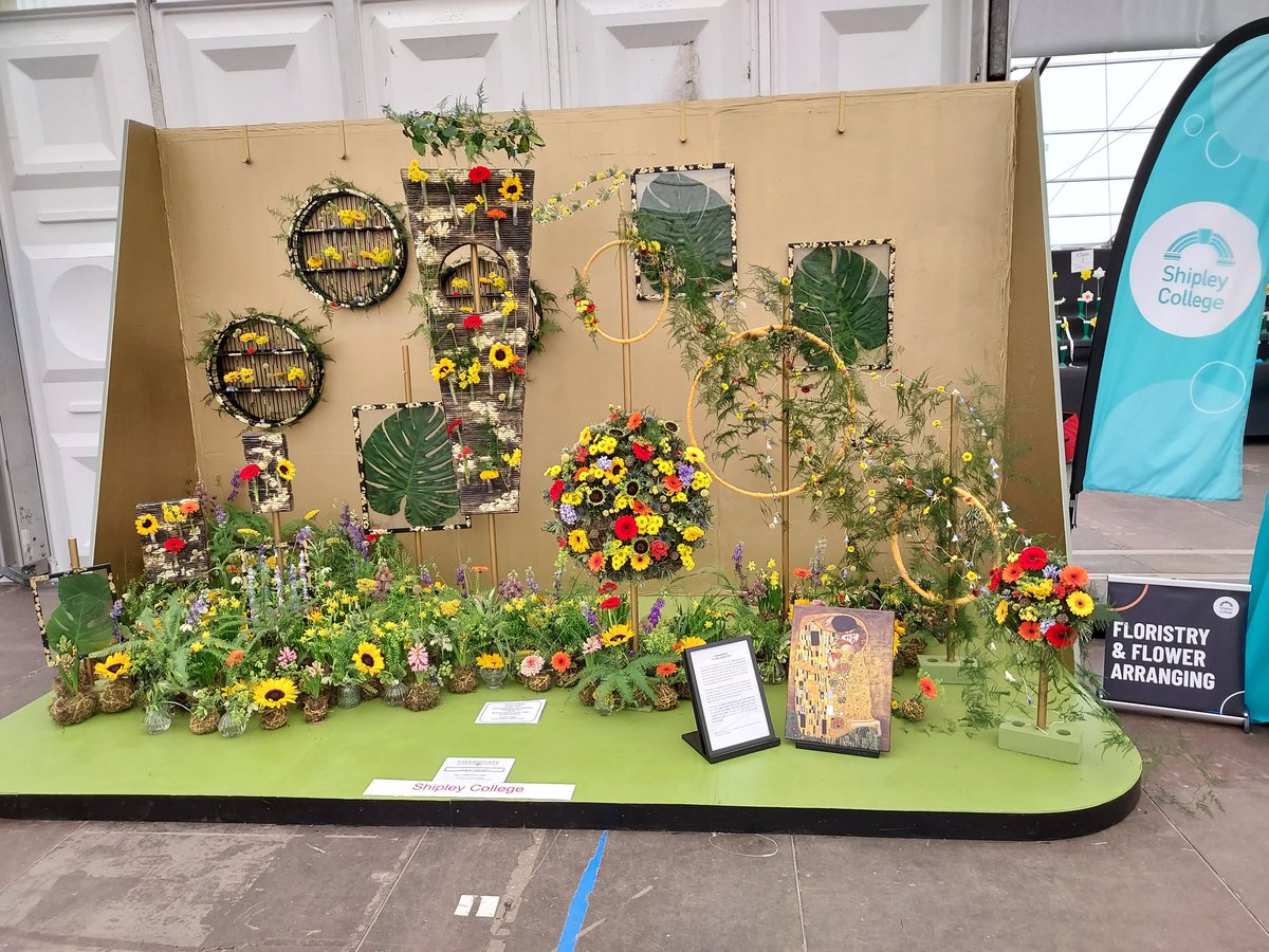 catherinerusse9's tweet photo. Congratulations to our @Shipley_College Floristry Dept for achieving a Gold Award & Best College Exhibit @HarrogateFlower
#HarrogateShow https://t.co/wEhUZHRtuU