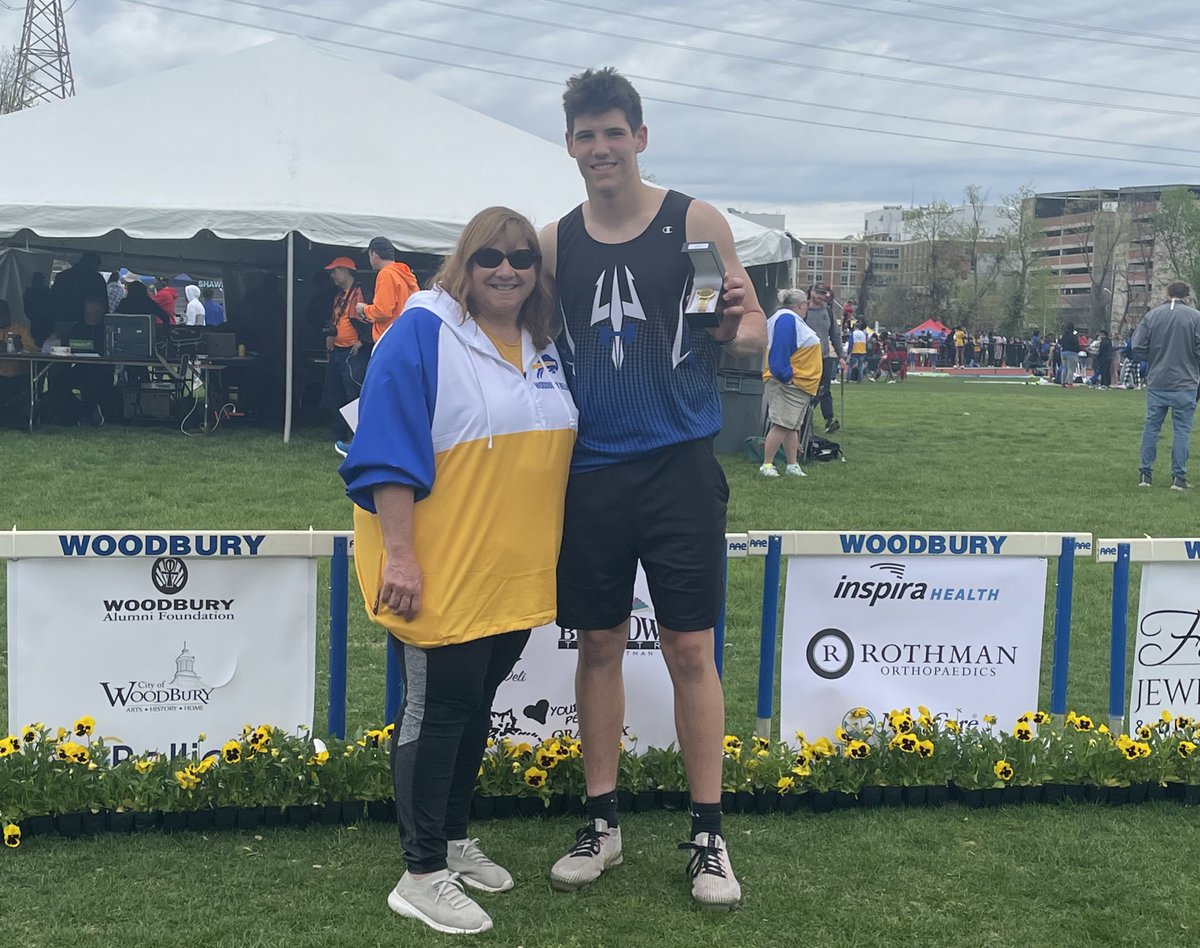 HammHSBoysTrack's tweet photo. 🔥GOLD WATCH🔥 Austin Hudak CRUSHES the School Record with a 193’10” in Javelin to take 1st place &amp; earn himself a gold watch at the 48th Annual Woodbury Relays! He went against ALL 4 Groups at the meet and out threw his competition by 30 feet!💪🏼💪🏼💪🏼#BlueDevilsPride https://t.co/TFQRzKaG63