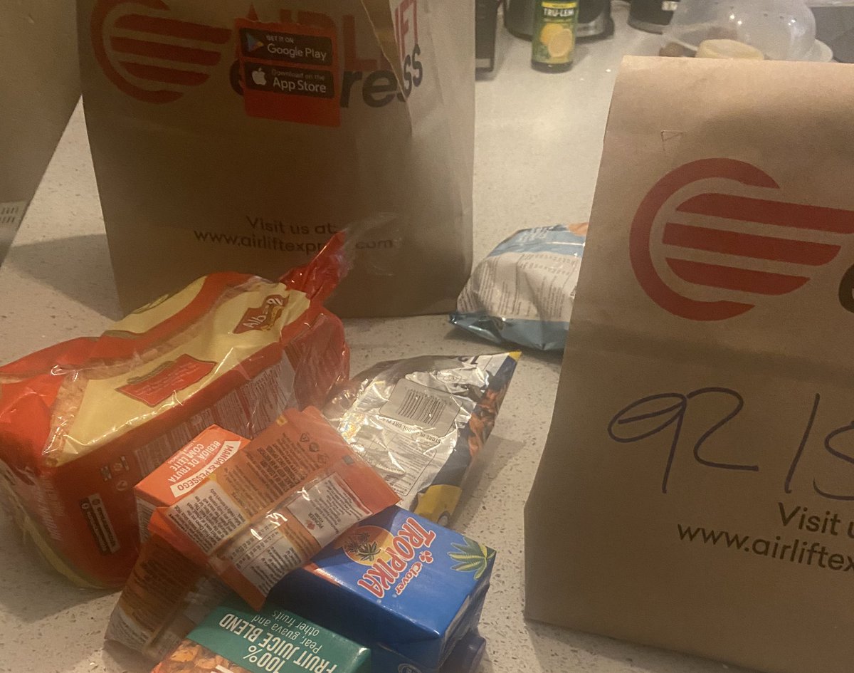 sliemak's tweet photo. Did a test order didn’t know about the #AirLiftExpress service in Centurion. 🙌🏾🫶🏾Order delivered in 30min like they say on their App. #NightShopping #Emergency24hr shopping made easy #NotAPaidPost Just a happy new client 🤩 #GirlsTalkZA #WorkingMoms https://t.co/57BRY6L4tr