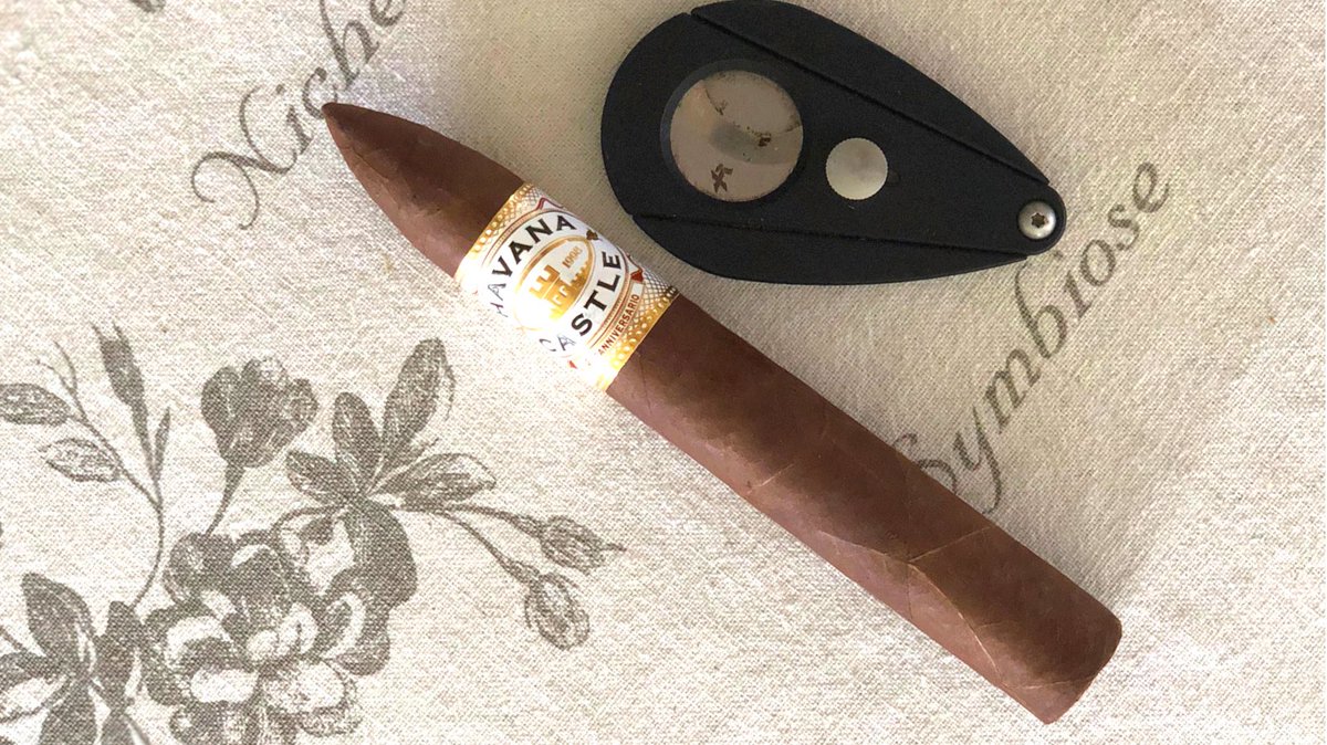 JulieRusmith's tweet photo. That was a long lent, trying this tasty number to break the cigar fast💨😎 #havanacastle #anniversaryedition #chocolatewrapper #thicksmoke https://t.co/pEsSM1nYmH