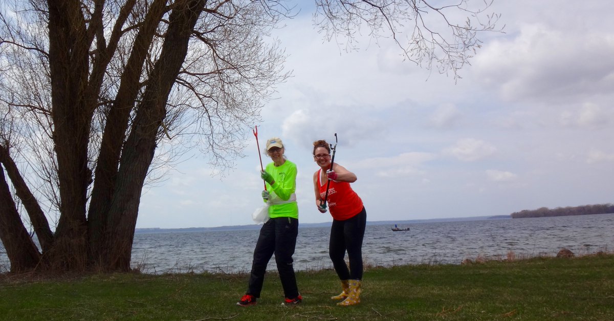 602Shaffer's tweet photo. @cityofmadisonparks Cleaning up Warner Park for Earth Day! #EarthDay #EarthDay2022 #MadisonWI #MadisonParks #DoYourPart https://t.co/kzJwTMEyhs