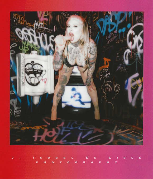 ✨ trash baby ✨   It was fun to play up a smuttier persona. I&rsquo;m usually sugar &amp; spice &amp; everything nice<a href="/tag/mvsales"class="tags"><span>#mvsales</span></a>