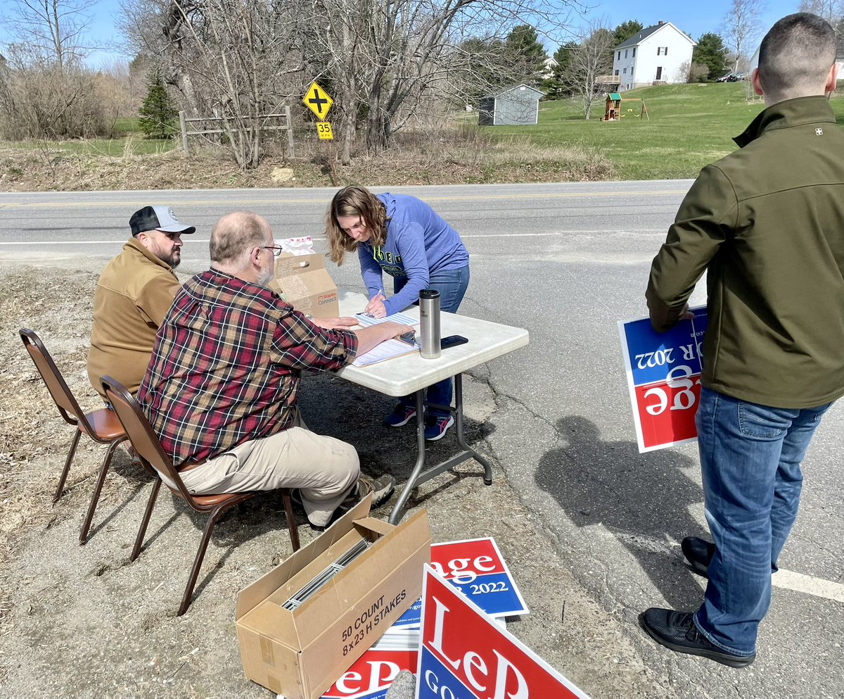 JustinDavisNRA's tweet photo. Next stop on @LePageVictory #OperationRed is our #StopandSign event!
Voters are stopping by locations around the state, registering to vote, signing up for absentee voting, & picking up a @PaulLePage2022 sign!
Join the team here: https://t.co/C5tgWQu3SF
#leadright #mepolitics https://t.co/MRDluYrgxv