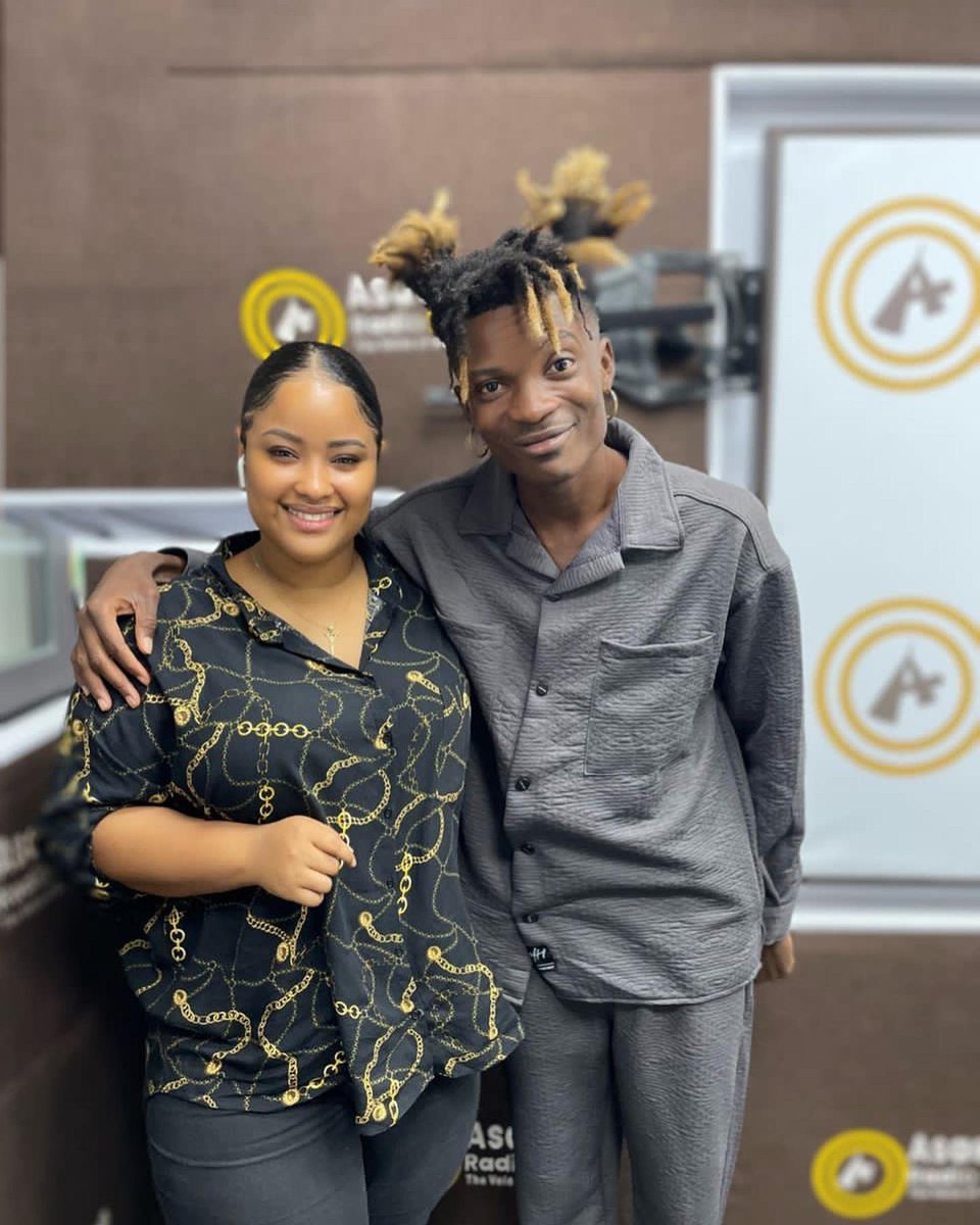 Beautiful moment with Pretty @mzkeekie on @asaaseradio995 ! I really love this interview. God bless y’all for the love fam💚🐅🌍

HERE I COME: link in bio

#whatisthat #lawadarepubliq