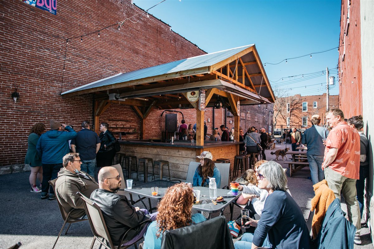 Looking for some patio vibes for this sunny spring day? Look no further.
PATIO GUIDE: cherokeestreet.com/the-guide-to-c…
