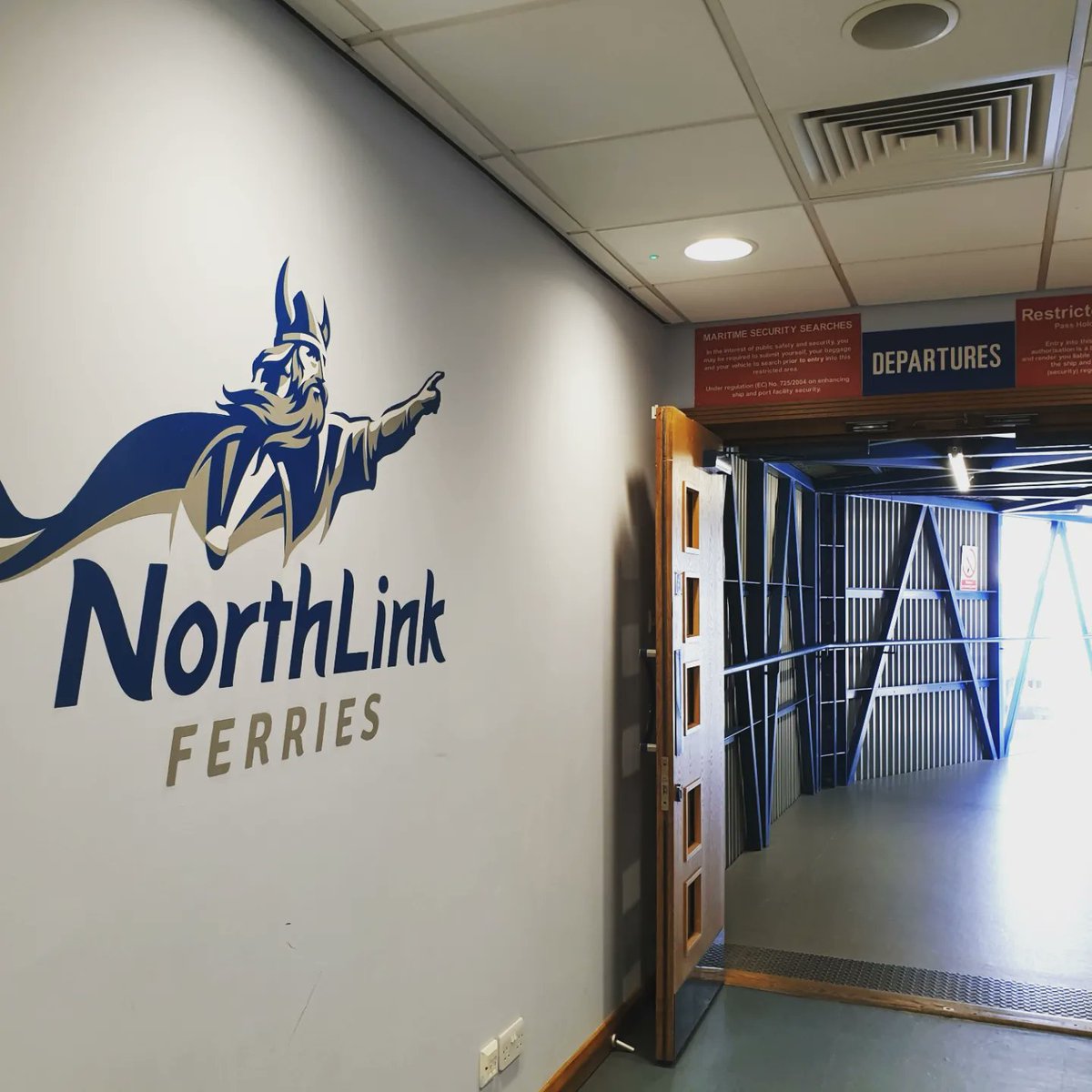 yimin_ng's tweet photo. 起航出發 🚢
亞伯丁 --> 奥克尼
Set sail ⛴
Aberdeen --> Orkney
#AberdeenHarbour #NorthLink #Ferry #NorthSea #Orkney #Scotland #Alba #UnitedKingdom #BackToUK https://t.co/JdAb6MNSIv