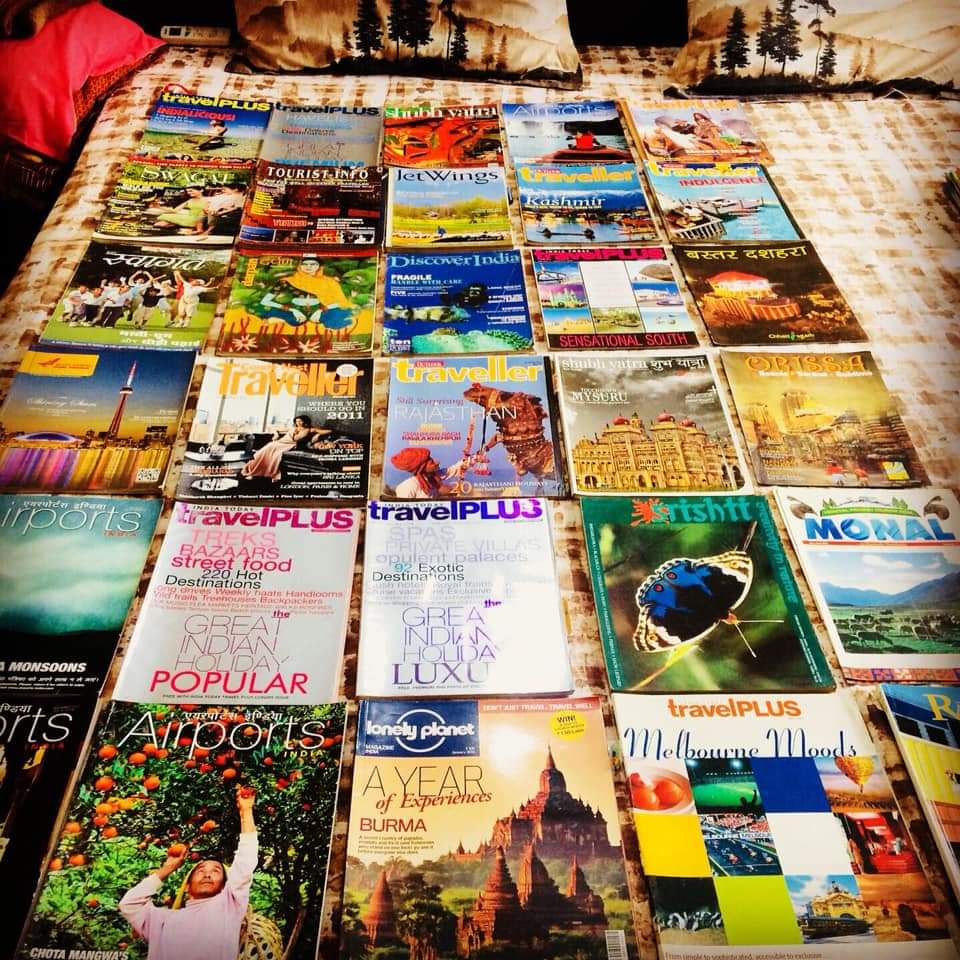 #WorldBookDay2022 
Travel related Books Postcards&Brochures collected since Childhood.
There were 1000's of more📙 without seeing,My brother ordered the house maid to sell it to raddi wala😭😥😪 including old 'swagat' magazines of Indian Airlines.. 
@pahadiromeo 
@JugniGhumakad