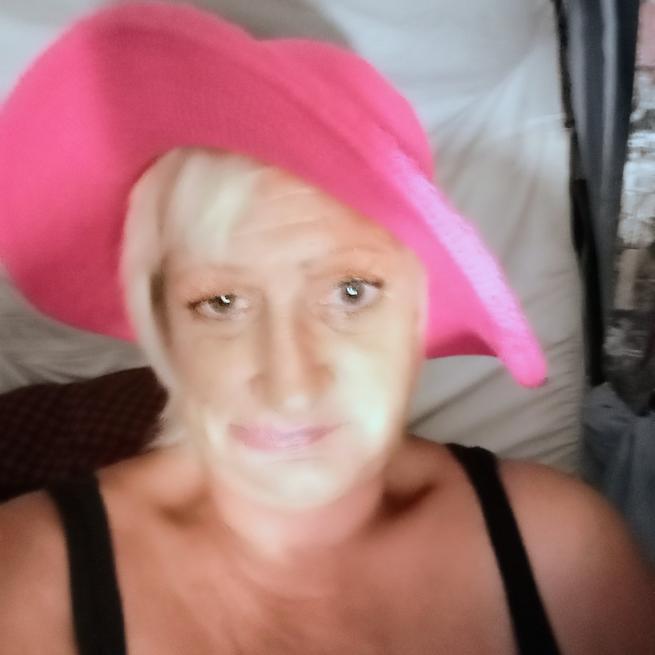 RoseWat59372192's tweet image. Hello to Al that follow have glorious day.?