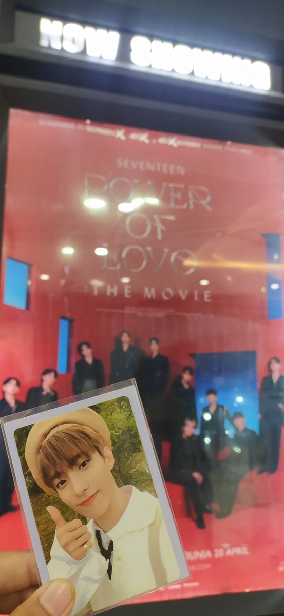 Vallowyape's tweet photo. Bener" Wow bgt berasa obat  healing. Bahagia, seneng, terharu jadi satu. Paling berkesan pasti ada di bagian akhir ketika kebersamaan antara carat dan sebong 🥰🥰🥰 uwu bgtt. Kangen konser offline 🥲🥲. 

Gk bosen sih kalau emang nonton POL berkali-kali. #PowerOfLove_TheMovie https://t.co/2clzYgTvmV