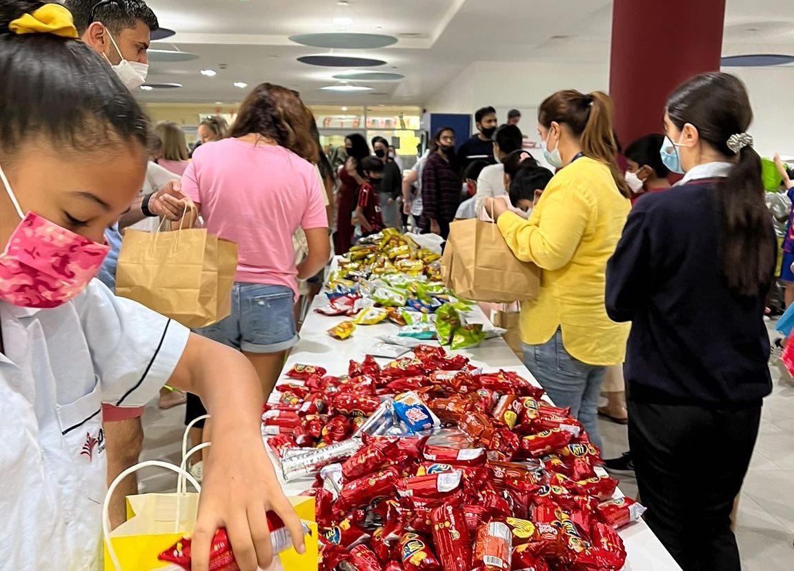 DubaiBritishJP's tweet photo. Thank you to the #DBSJPCommunity for coming together for today’s Ramadan Charity Food Drive. #DBSJPPTA #ProudlyTaaleem #ramadan https://t.co/tUq2vo6sLc
