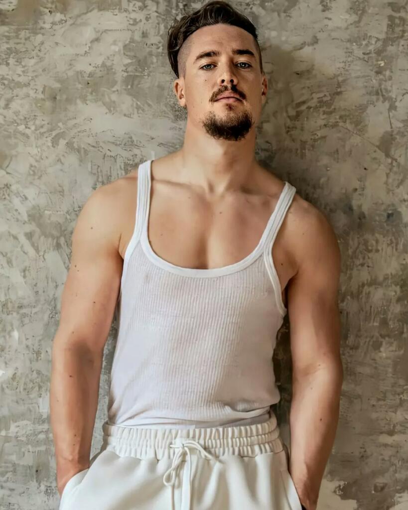 AlexDreymonFC's tweet photo. Alexander Dreymon - The Last kingdom🔥

#TheLastKingdom https://t.co/9izVBT72RO