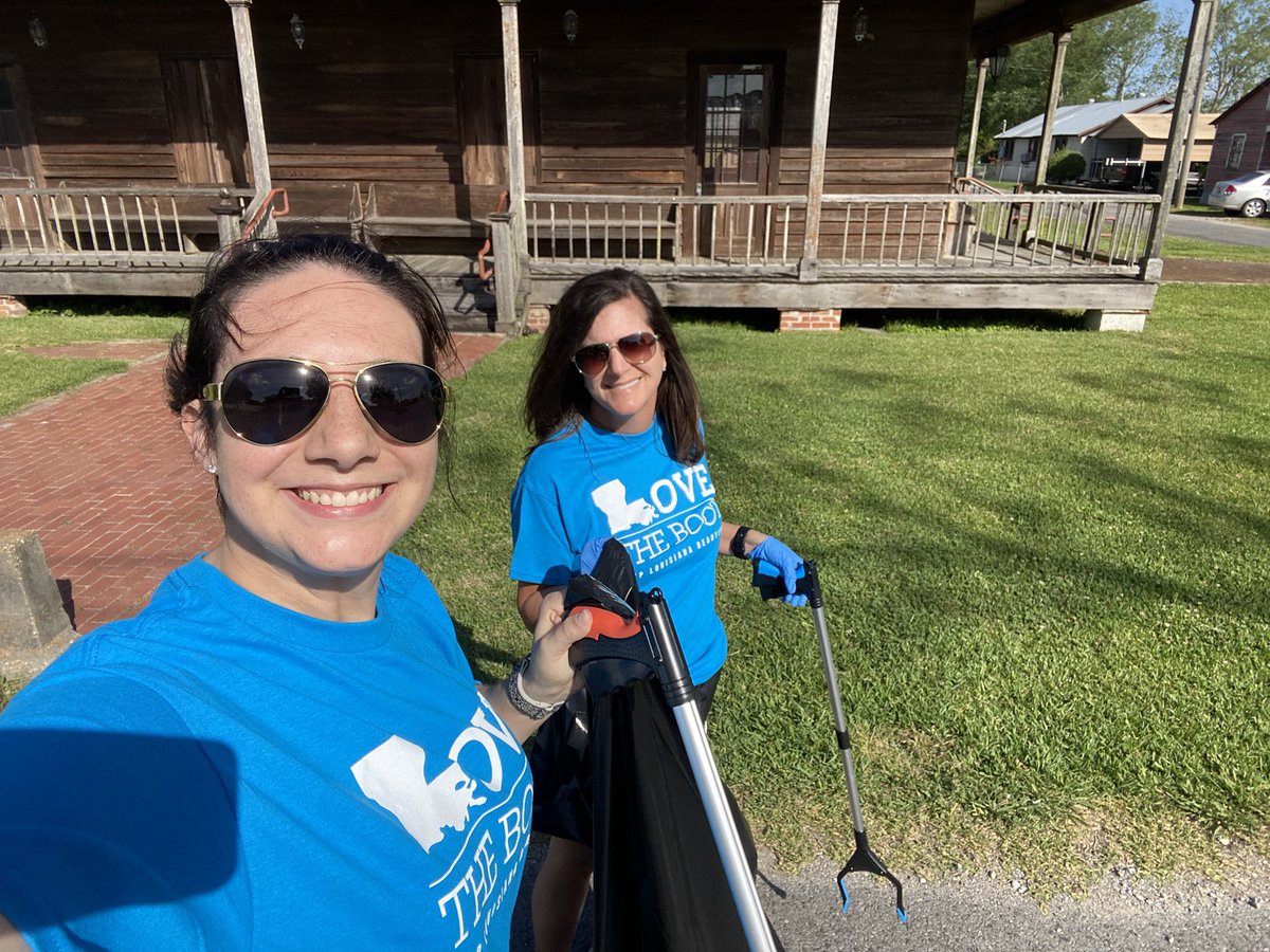BMartinez_DES's tweet photo. Cleaning up the White Castle Community for the #LoveTheBoot campaign! So excited to see our Beta and 4-H students serving with us in our community. #EarthDay2022 #LoveTheBoot #KeepingLAclean @kelli_barbee @DES_ISTHEBEST https://t.co/aWxepgXqqO