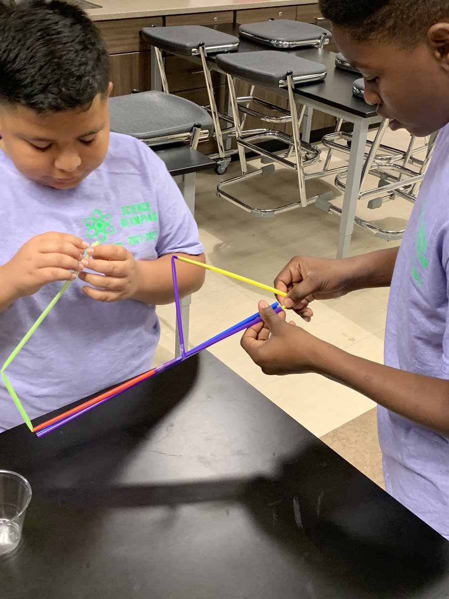 HBohlmeyer1's tweet photo. #HumbleSciO @HumbleISD_OE  #futureengineers building a straw bridge for @Humble_Science Science Olympiads   Competition! https://t.co/2QrnDxtW0Y