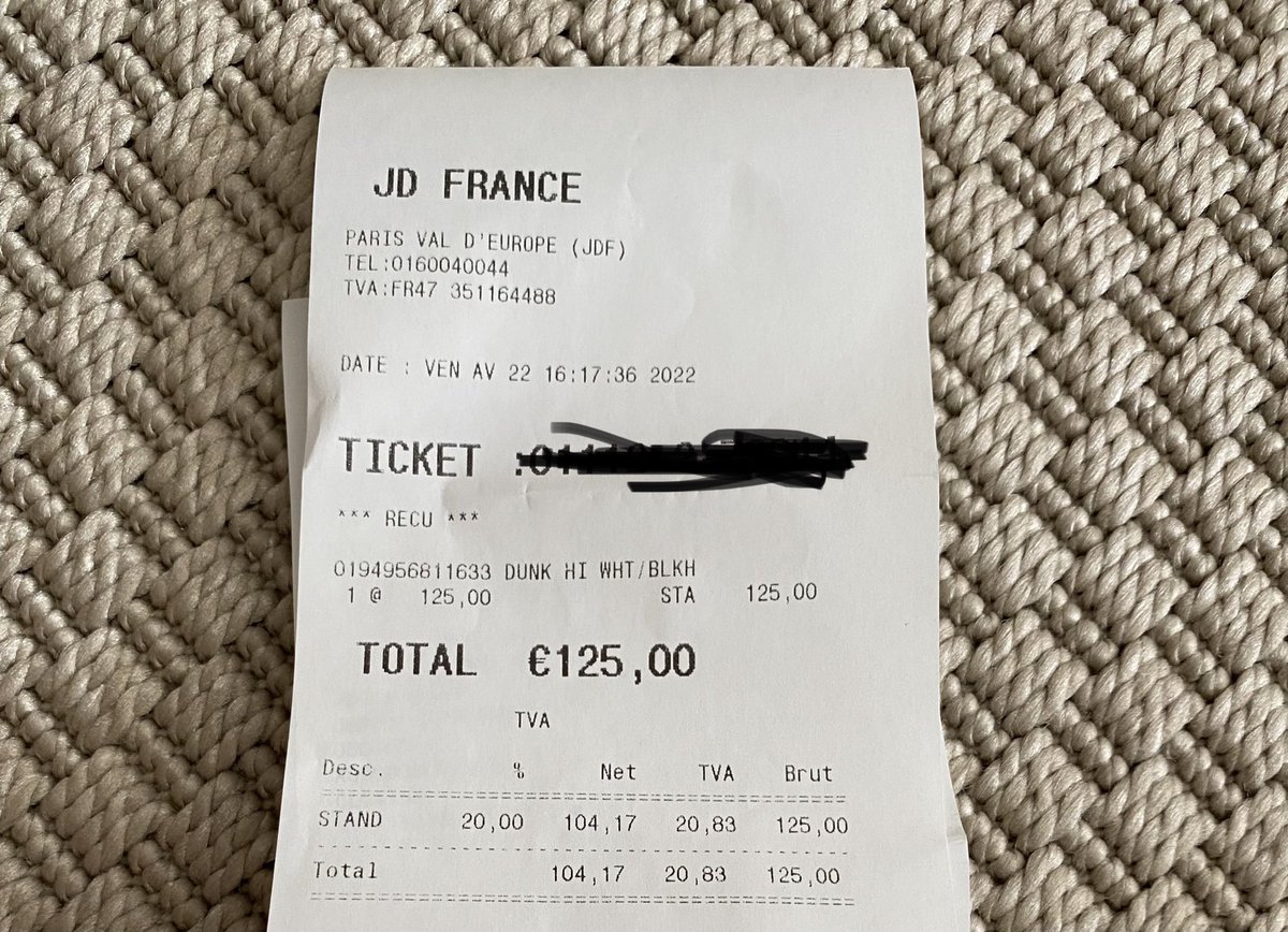 Raffe's tweet photo. @JDSportsFrance Pourquoi, il y’a t-il une différence de prix entre celui affiché et celui pratiqué en caisse? Impossible de faire valoir mes droits de consommateur (article L133-2 du Code de la consommation) malgré mes protestations. https://t.co/lzO6SRrPg4