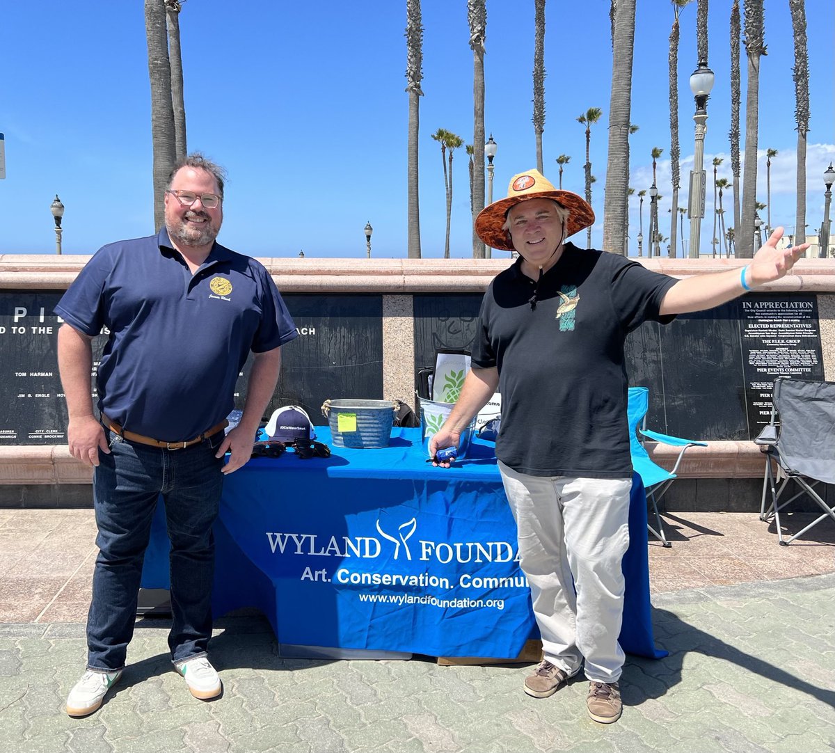 SenDaveMin's tweet photo. Art can inspire us to do great things and rise to our highest potential. This #EarthDay, what inspires you to do more for your planet?

Thank you @WylandORG @CityofHBPIO &amp; @MWDOC for inviting my team to your #StreamsOfHope art unveiling! https://t.co/GyVPOqnB5J