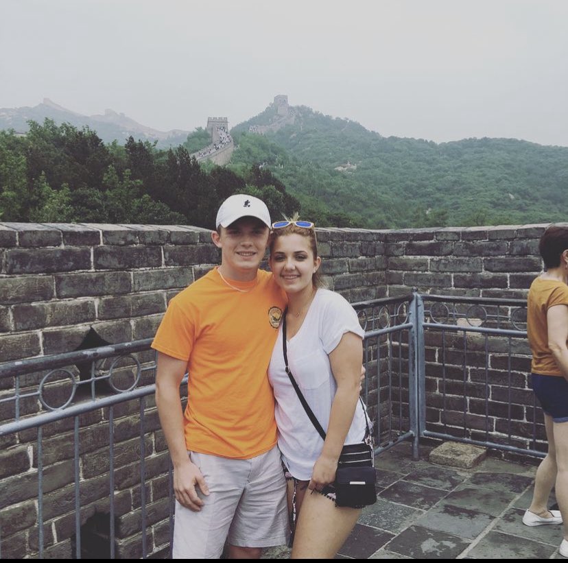 JillianMariaS's tweet photo. Take me back!! My brother and I on the Great Wall. #310rocks #april20 https://t.co/eD1VFnDSsw