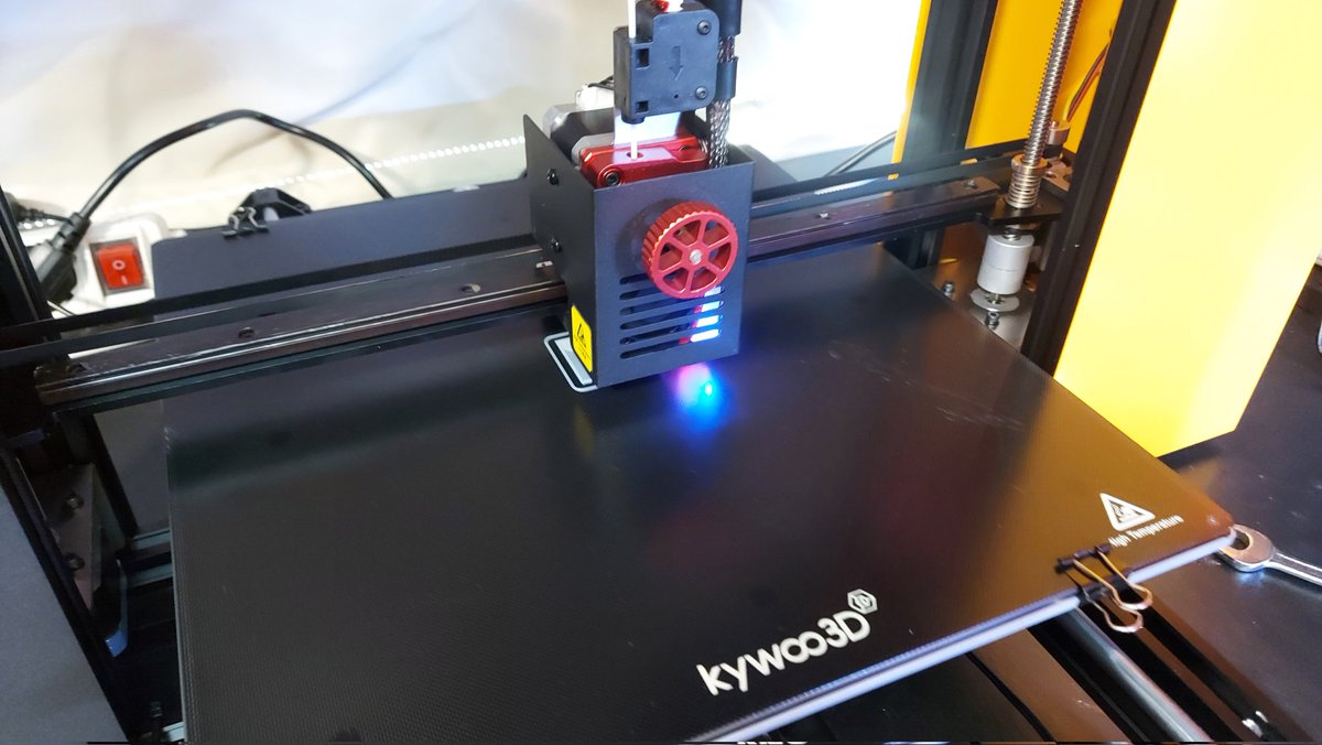 de3dprintman's tweet photo. 2/2 It has automatic bed leveling using a #BLTouch sensor and liniar guide rails for the X-axis. The frame is strong and the build volume nice and big. I think that the extruder assembly and wiring need attention. Anyway soon more about the Tycoon Max.
#3dprinting #3dp #kywoo3d https://t.co/WP0cKkFPaY
