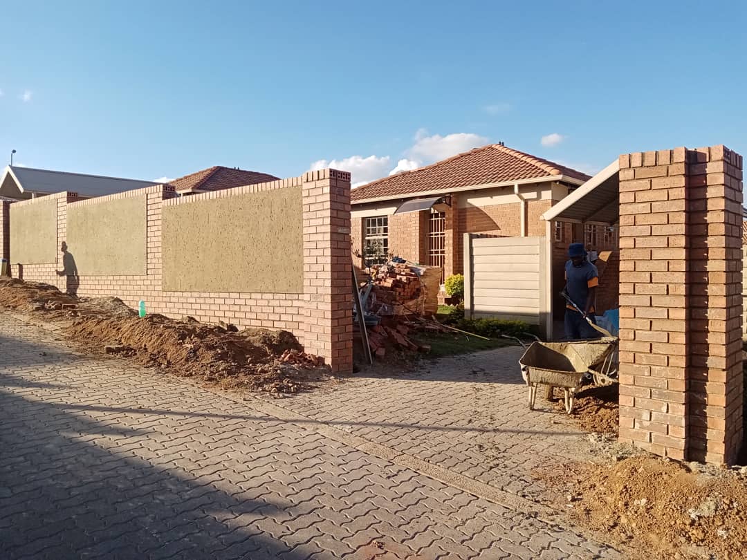 Alignaups's tweet photo. Weekend wrapped #construction #homes #house #boundarywall #wall #work #plastering #paint #painting #renovation #exterior #building https://t.co/IOzk96oEVV
