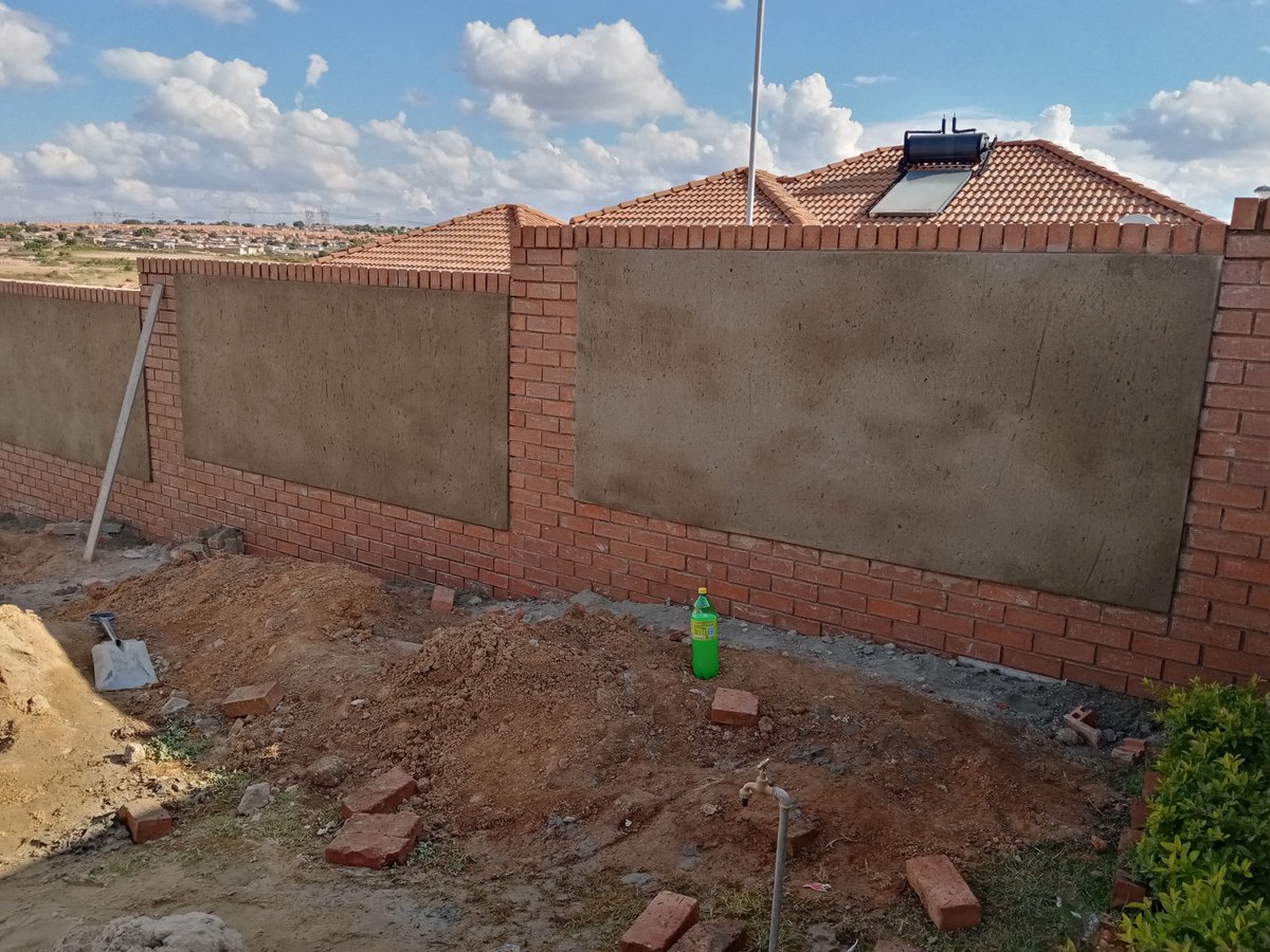 Alignaups's tweet photo. Weekend wrapped #construction #homes #house #boundarywall #wall #work #plastering #paint #painting #renovation #exterior #building https://t.co/IOzk96oEVV