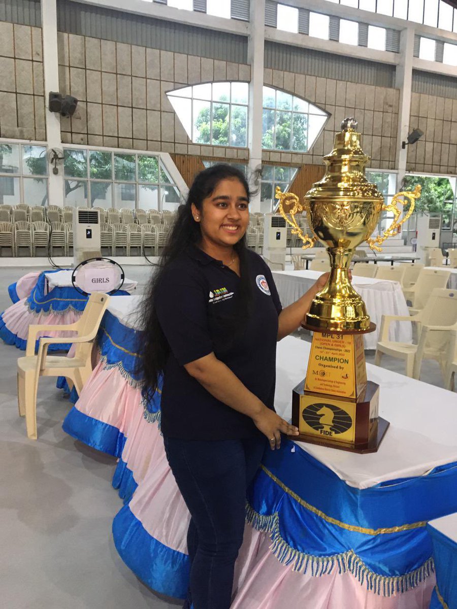 h2eSid's tweet image. The U-18 Maharashtra Girls Champion, #BhagyashreePatil from Jalgaon, A big shout out to her. Kudos to her efforts &amp;amp; that of her parents. 

A big win for Chess in Maharashtra. 

@MahaChess team joins me to wish our Champion the very best. 

#ChessFirst #U18Champion #Pride
