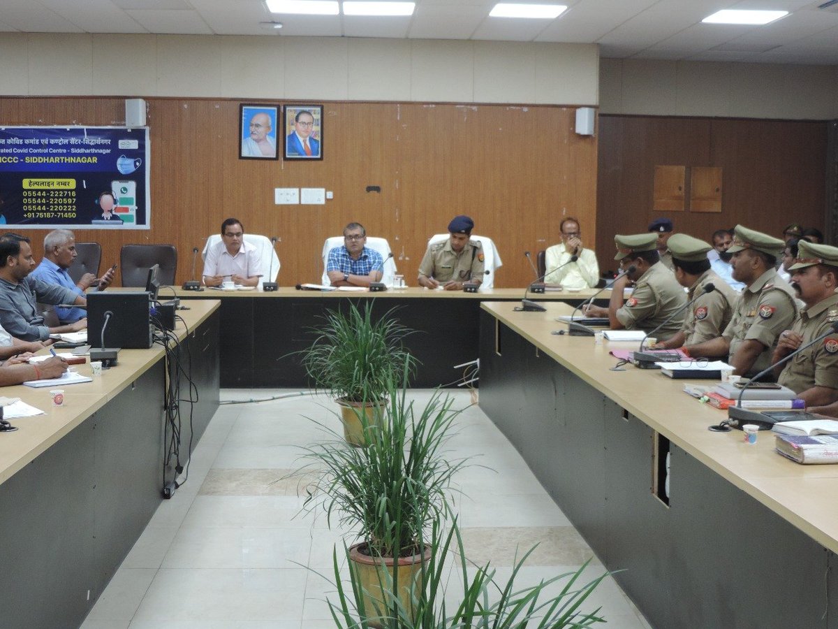 siddharthnagpol's tweet photo. #siddharthnagpol ईदु-उल फितर त्यौहार को शान्तिपूर्ण वातावरण में मनाये जाने के हेतु #DM_SDR व #SP_SDR की अध्यक्षता में सभ्रान्त व्यक्तियों तथा धर्म-गुरूओ के साथ की गई गोष्ठी । #Uppolice https://t.co/yZqWZGqcAa