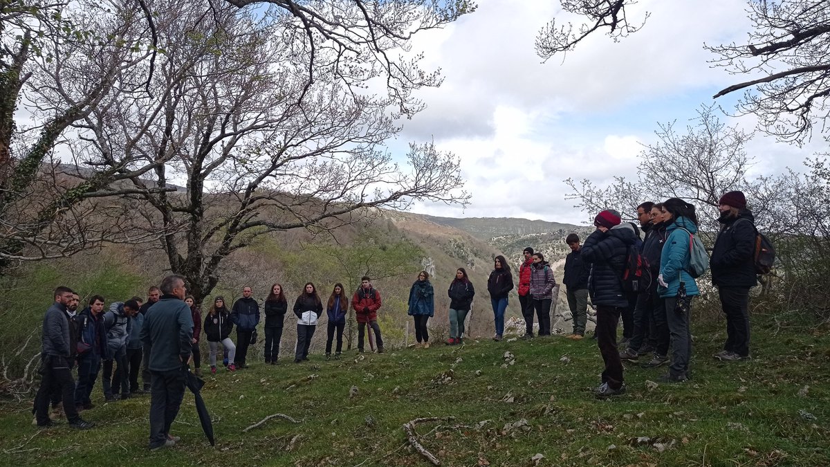 forestalesponfe's tweet photo. Viaje de prácticas de @EIAF_ULE  #forestales 21-24 abril 2022 

Día 3 (I). Visita técnica con Juanmi Villaroel de @foresna

 ✅ Proyecto BiBos: Baños de #Bosque #basartea

✅ Proyectos de agrupaciones de propietarios

✅ Debate: ¿Sabemos comunicar los #forestales?

#soyforestal https://t.co/dDlOYRSVc0