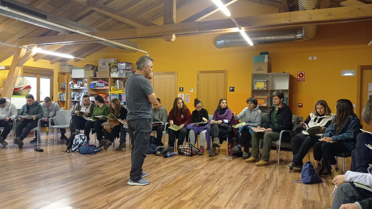 forestalesponfe's tweet photo. Viaje de prácticas de @EIAF_ULE  #forestales 21-24 abril 2022 

Día 3 (I). Visita técnica con Juanmi Villaroel de @foresna

 ✅ Proyecto BiBos: Baños de #Bosque #basartea

✅ Proyectos de agrupaciones de propietarios

✅ Debate: ¿Sabemos comunicar los #forestales?

#soyforestal https://t.co/dDlOYRSVc0