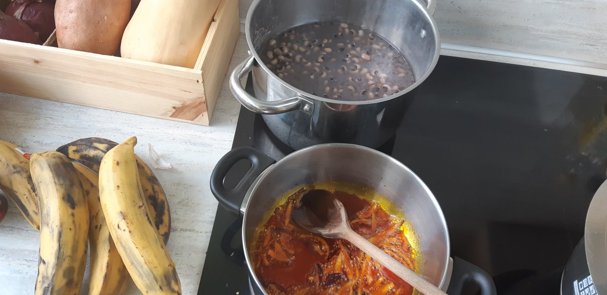AduAmpong_EA's tweet photo. It's gonna go down today.  Gerrit? If you don't gerrit then forgerrit 😅 #redred #completefood #madeinghana #lovefood #soulfood https://t.co/9bvVUejuBs