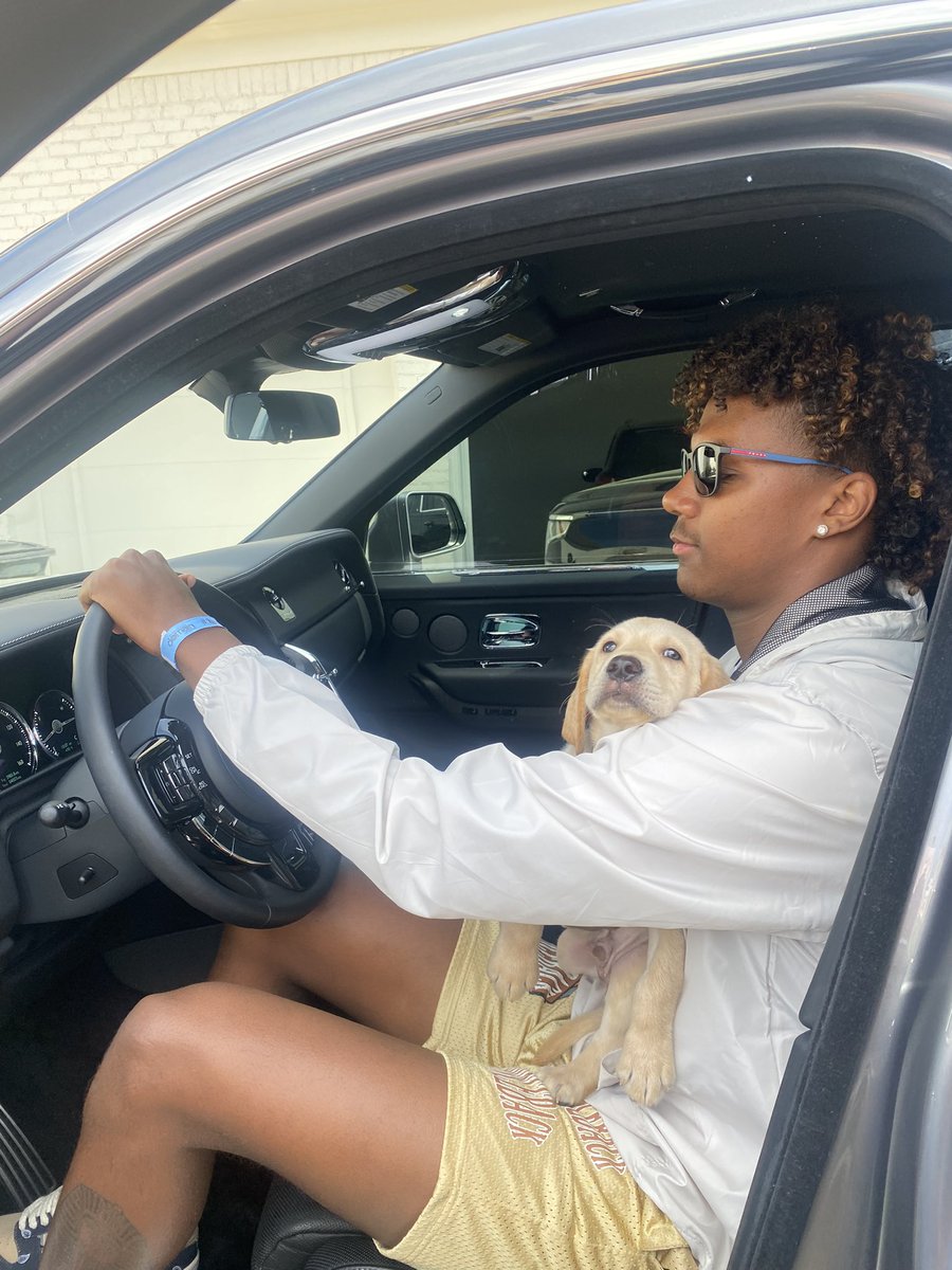 jadenrashada's tweet photo. Ballin in the Sip w/ the MAN 🐐 ft Landrys Dog Juice 😎 @Lane_Kiffin @NicholasAir @Realtree @RollsRoyce #DripInTheSip https://t.co/cl9hWciM5W