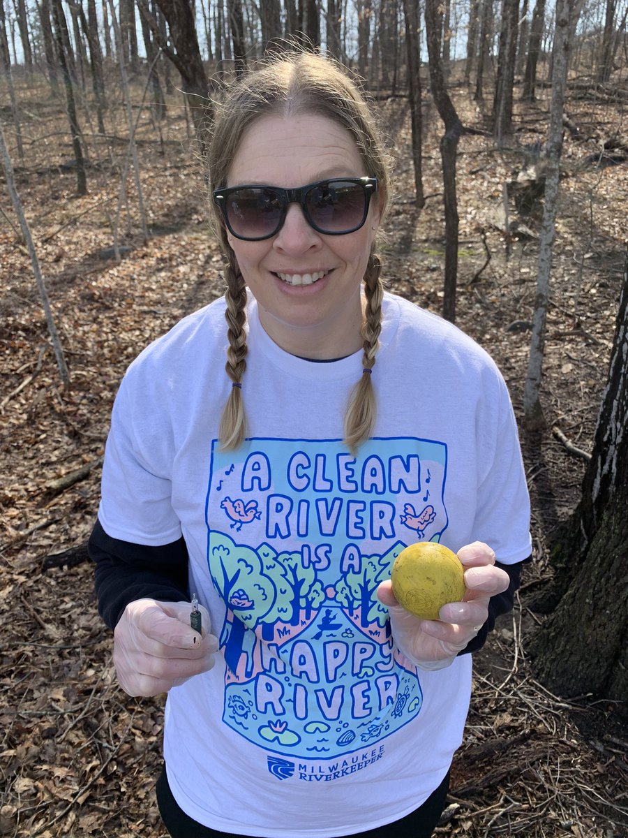 quikgrl00's tweet photo. #mrkcleanup27 @mkeriverkeeper interesting finds: Easter egg, Christmas light bulb, lacrosse ball, toy grenade, golf ball and an charger block. https://t.co/0uWJs5zoND