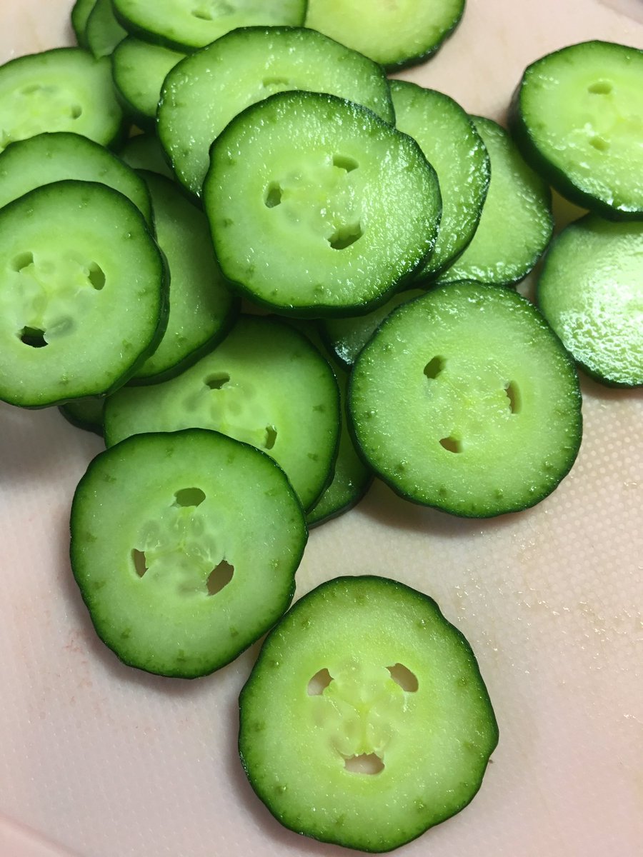 hkl_0629's tweet photo. きゅうり可愛い🥒 https://t.co/rjXgz3XmYn