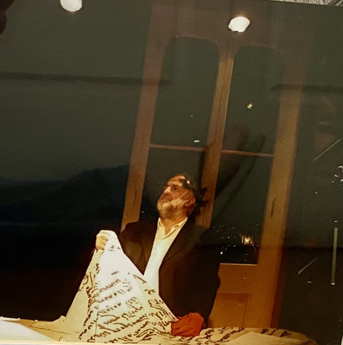 ana_josefa's tweet photo. #DIaMundialDelLibro #DiadelLlibro 
@marcodelaparra estrenó en 2012 su monólogo El Loco de #Cervantes en el @TeatFinisTerrae 🎭Luego estuvo en el @CelcitArgentina #BuenosAires (y en diversos #teatros de #Hispanoamérica )
“…Nadie sabe dónde está mi tumba…Yo no soy el del retrato” https://t.co/w1LxPuiYHh