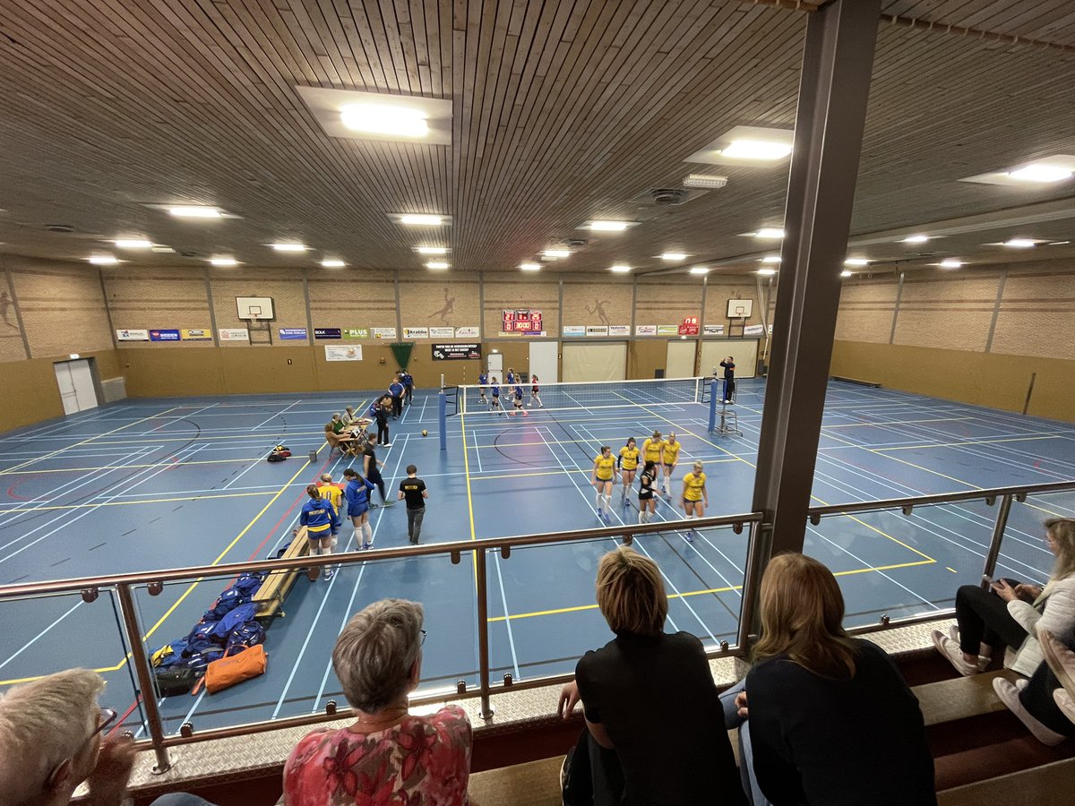 Na weer een gelijk opgaande strijd moet <a href="/Wevo70/">Wevo'70</a> de koploper boven de 20 laten gaan waardoor Halley met 21-25 de stand gelijk trekt (1-1)