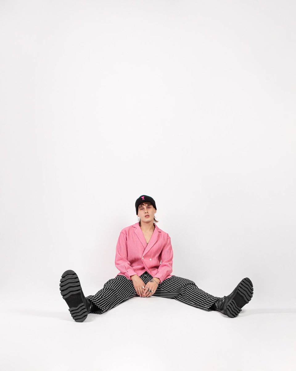 StudioBaga's tweet photo. Pink Mood. Nuevo post en nuestro Instagram. 📸 Shooting con @guilleotine para @shadesofeadai https://t.co/N2NyDezpRh