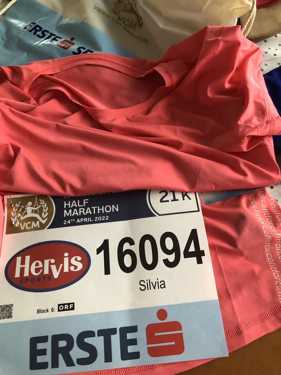 AllSissi's tweet photo. Trained for block 6, pity there is no block 7, maybe I would excel there 😂😂😂 
Is the last one interviewed? 😀 

#VCM #vienna #halfmarathon https://t.co/gXaNtUCYEu