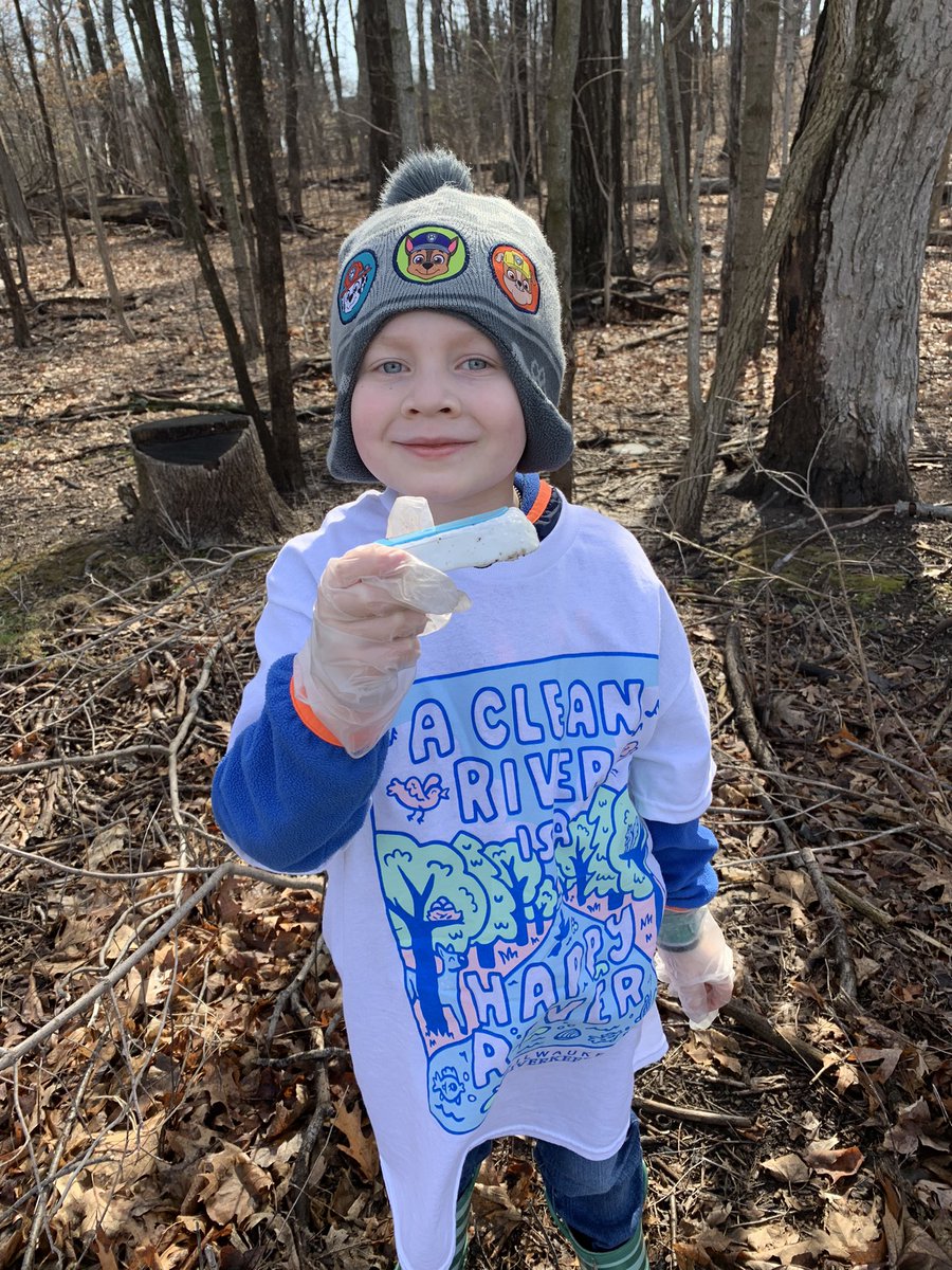 quikgrl00's tweet photo. #mrkcleanup27 @mkeriverkeeper Interesting finds: Sonic Toy and part of an oil filter! #decorahhillspark https://t.co/yG3WmlYK36