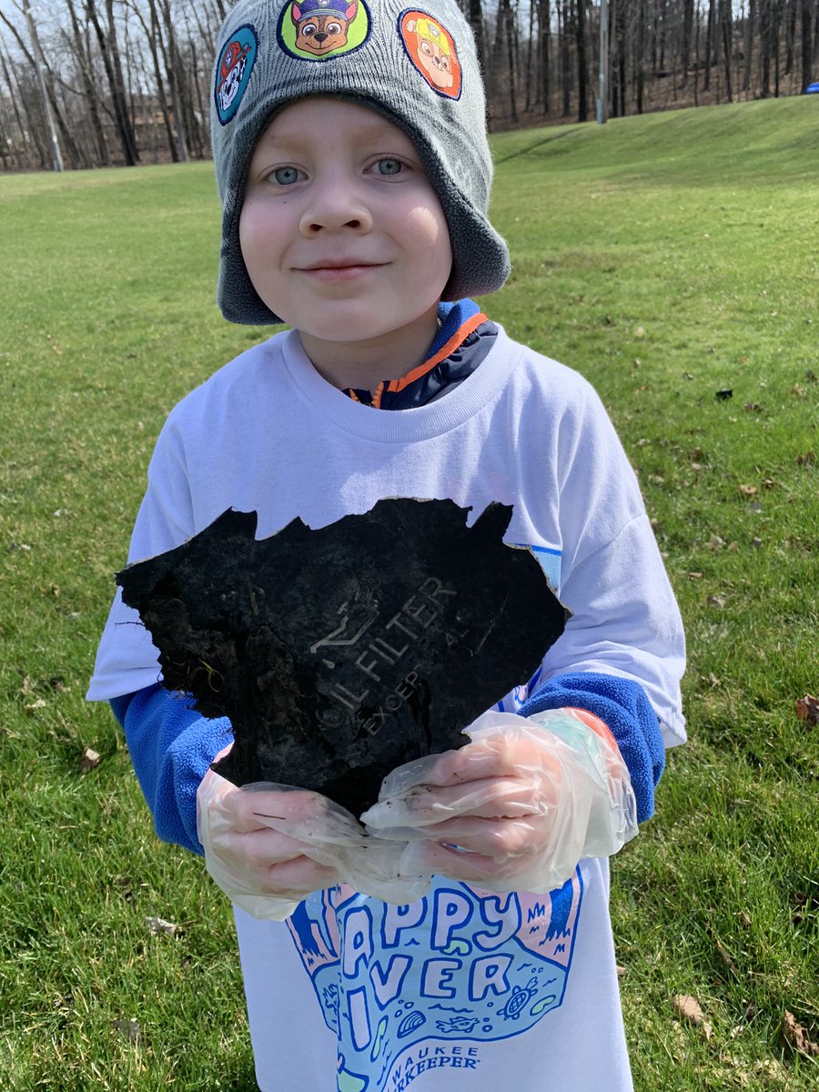 quikgrl00's tweet photo. #mrkcleanup27 @mkeriverkeeper Interesting finds: Sonic Toy and part of an oil filter! #decorahhillspark https://t.co/yG3WmlYK36