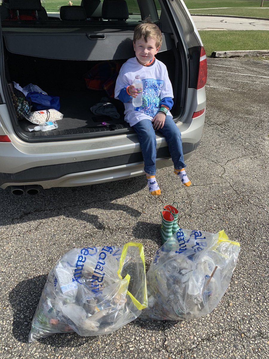quikgrl00's tweet photo. #mrkcleanup27 @mkeriverkeeper Interesting finds: Sonic Toy and part of an oil filter! #decorahhillspark https://t.co/yG3WmlYK36