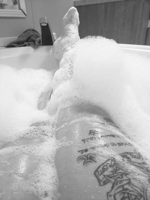 Everything is better with bubbles... https://t.co/E3v3WKd7yX